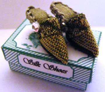 (image for) GREEN SILK SHOES